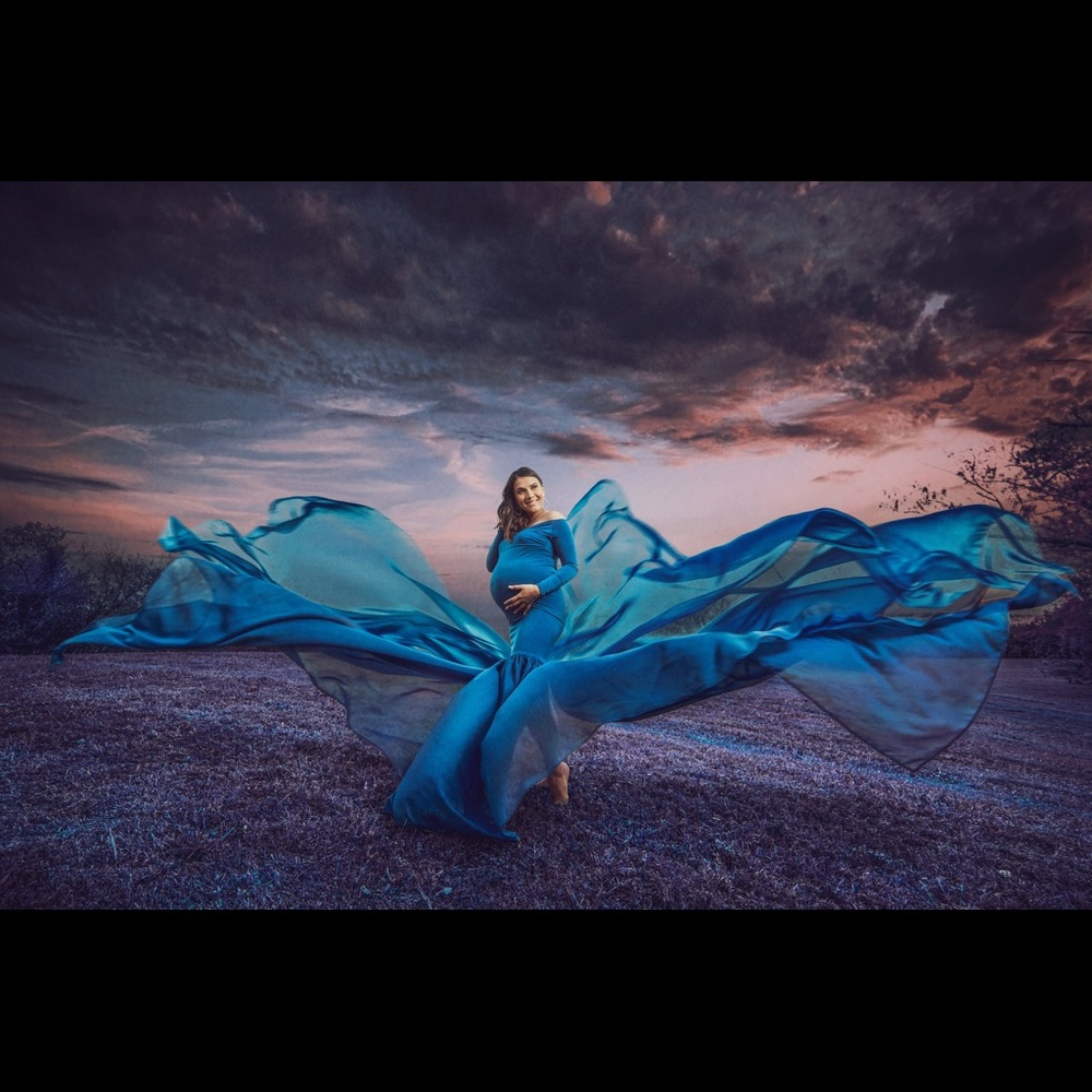 Beautiful maternity gown, photographs beautiful.